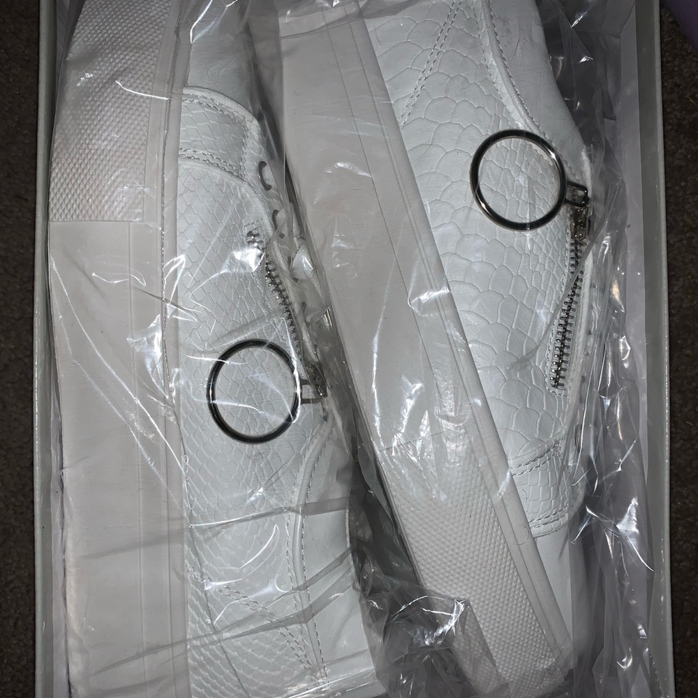 Nasty Gal- BRAND NEW WHITE LEATHER SNEAKERS